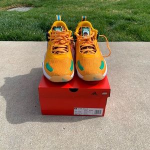 Adidas D.O.N. Issue #3
LEGO Yellow Spida